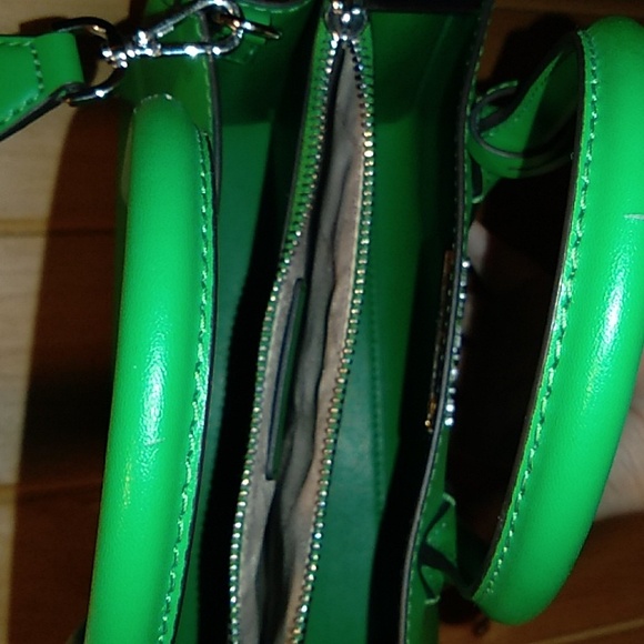 Micheal Kors green leather crossbody handbag - Picture 6 of 7